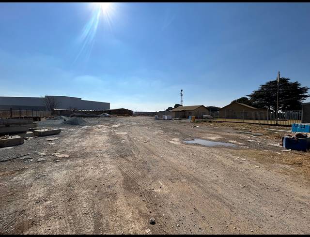 20,000M² VACANT LAND FOR SALE IN BREDELL